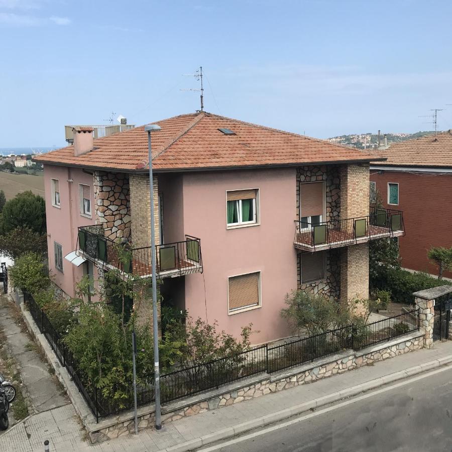 4 Pini Apartment Ancona Bagian luar foto