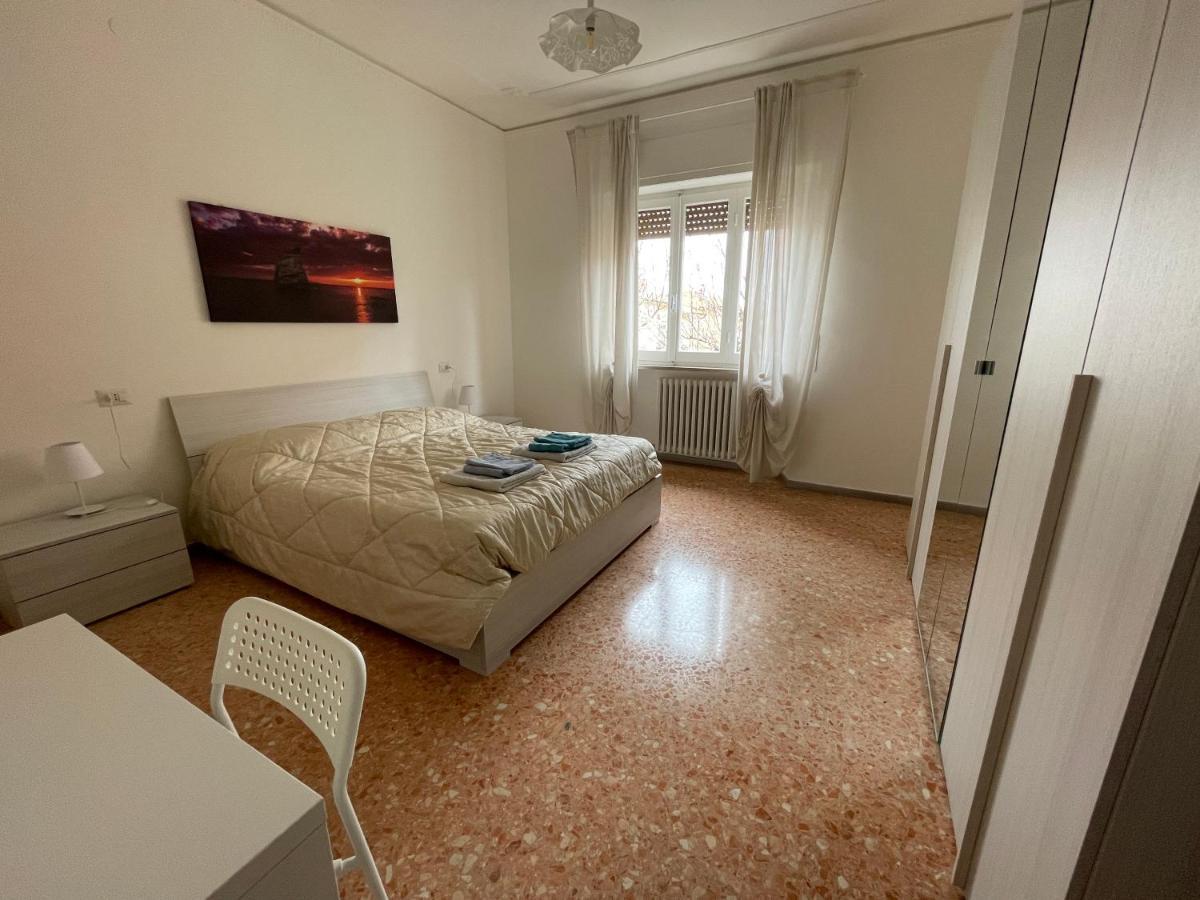 4 Pini Apartment Ancona Bagian luar foto
