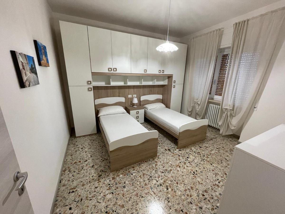 4 Pini Apartment Ancona Bagian luar foto
